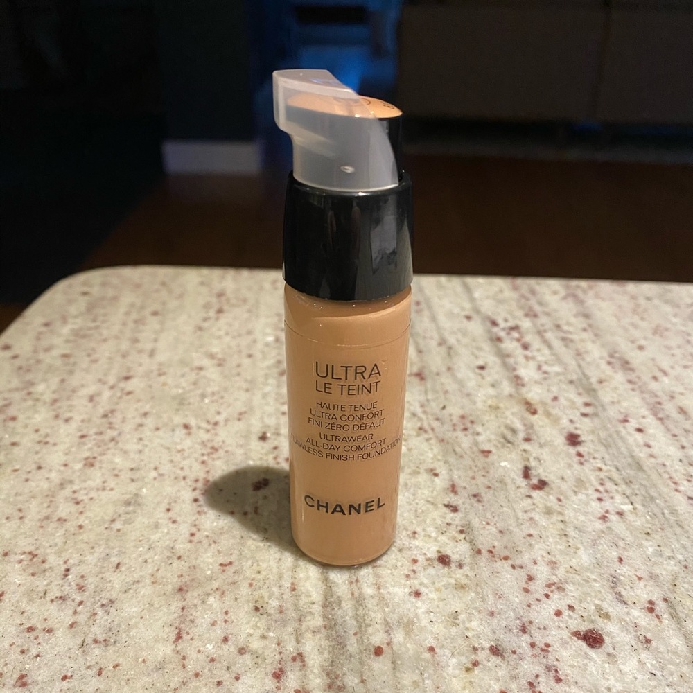 Chanel Ultra Le Teint Foundation B30 Travel Size